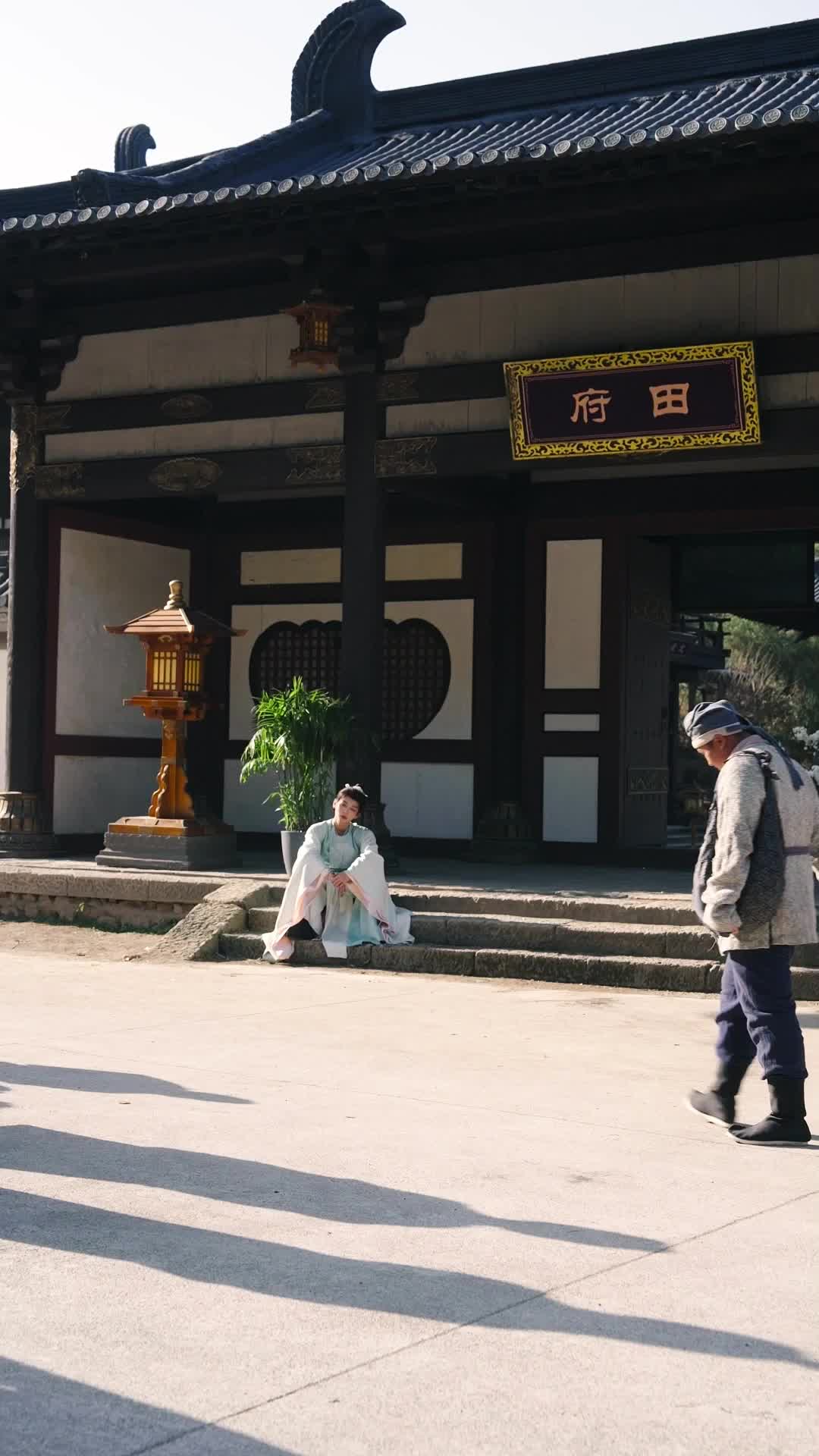 Episode 5 - From Hostage to Holder of Power